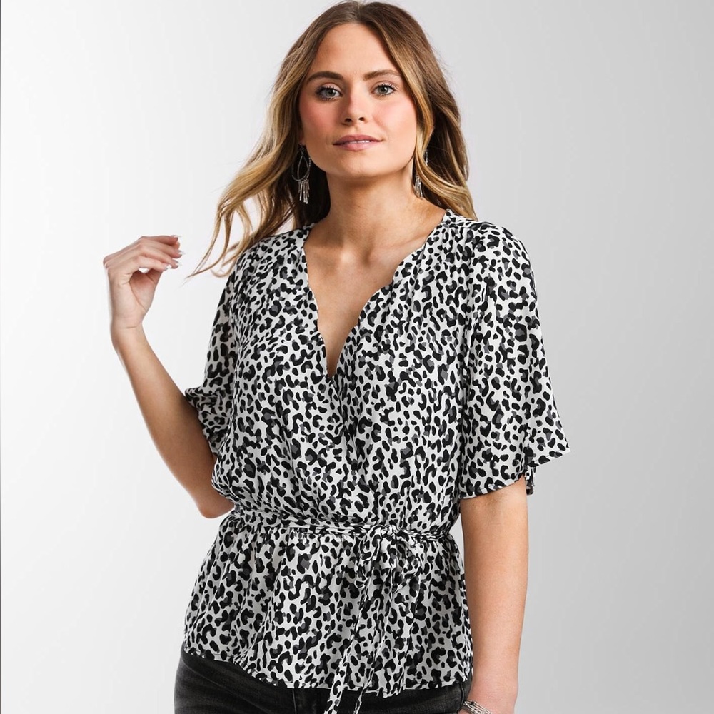 NWT Buckle Trixxi Black Cheetah Peplum Top